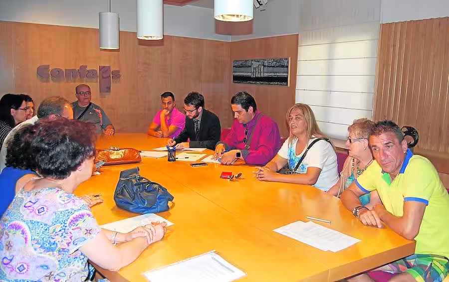 Reunión entre patronal y sindicatos