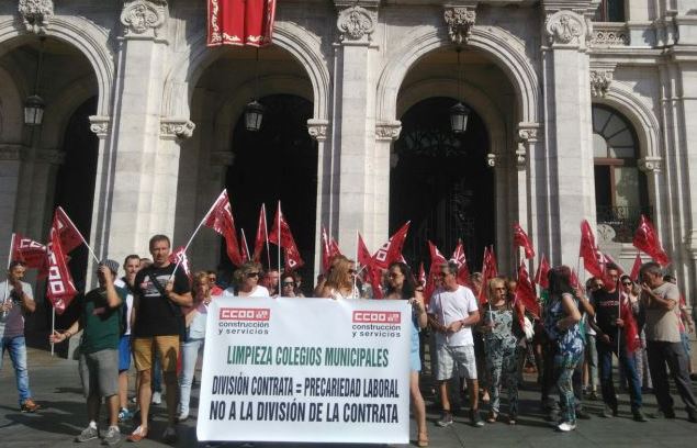 Protesta ante el Ayuntamiento de Valladolid