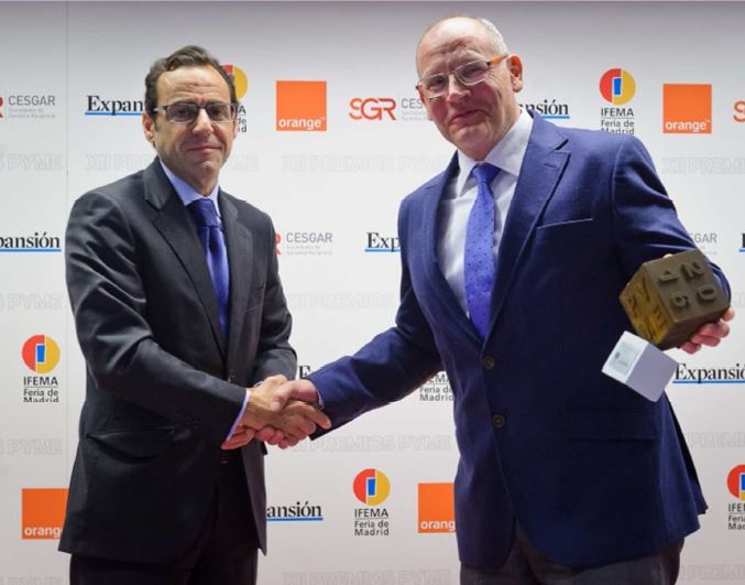 Joaquin Belrán recogiendo el premio