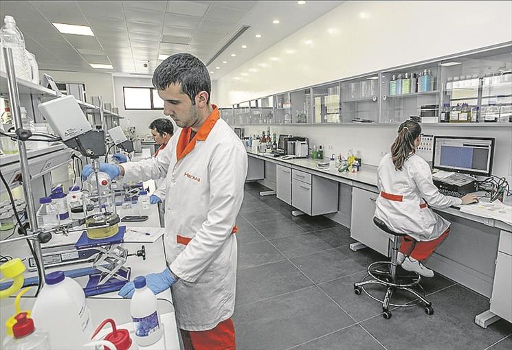 Abre en Cáceres la fábrica de productos de limpieza más avanzada de Europa