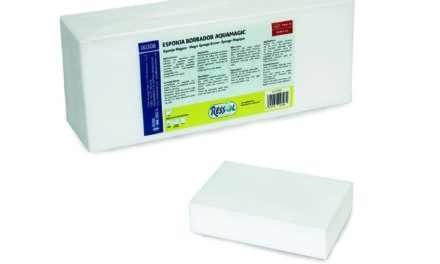 Esponja borrador Aquamagic de Ressol, elimina manchas y rozaduras en todo tipo de superficies solo con agua.