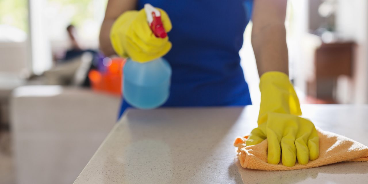 El sector de limpieza pide homologar la ley a la UE para poder usar desinfectantes virucidas “sin restricciones”