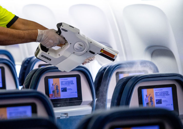 Las aerolíneas aumentan la limpieza para proteger a los pasajeros y a la tripulación
