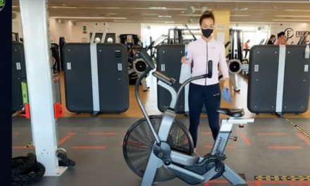 Cómo desinfectar el material y maquinaria de fitness en el gimnasio de COVID-19 con vídeo