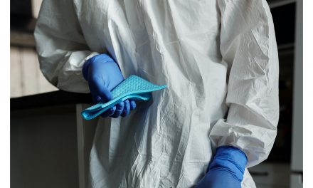 Desinfección de los estropajos y bayetas de casa para evitar las bacterias