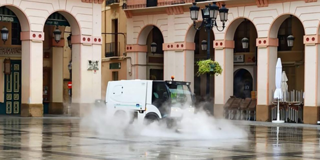 Nueva fregadora de limpieza a fondo de los pavimentos en Huesca