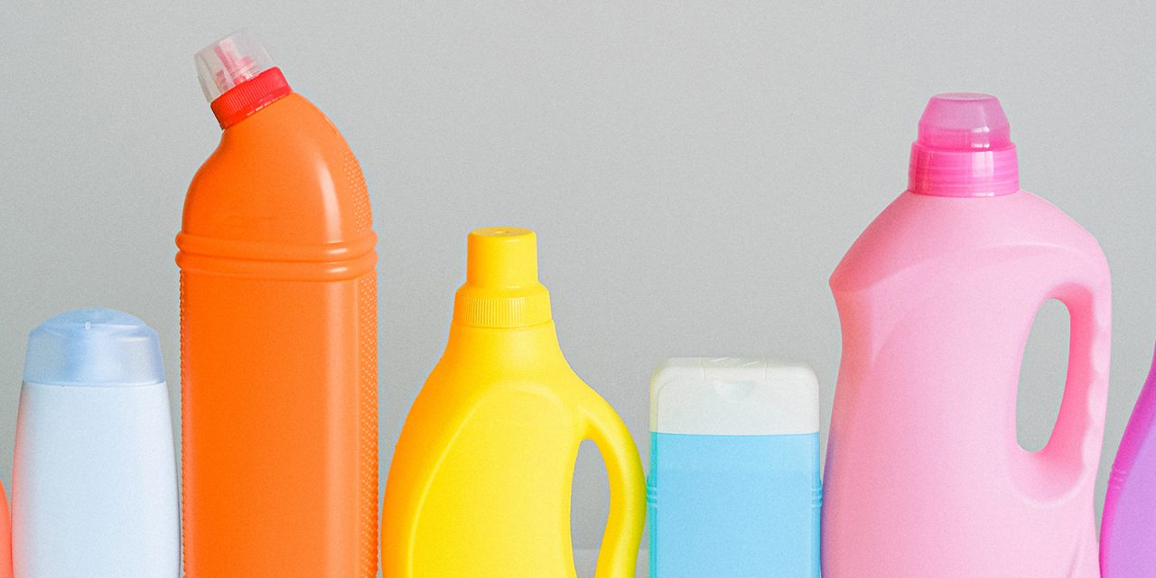 Cómo saber la caducidad de los productos de limpieza y dónde tirarlos correctamente