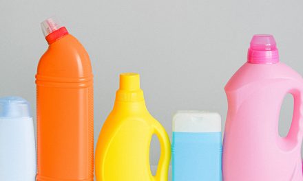 Cómo saber la caducidad de los productos de limpieza y dónde tirarlos correctamente