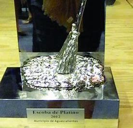 Vigo recibe su septima escoba de platino