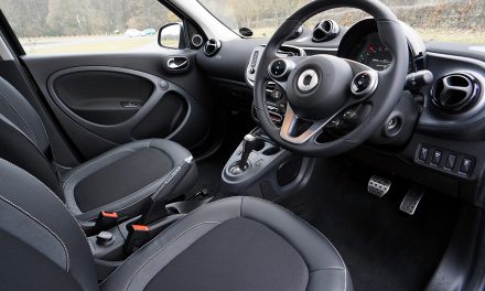 Cómo limpiar los asientos del coche en profundidad y desinfectar el ambiente
