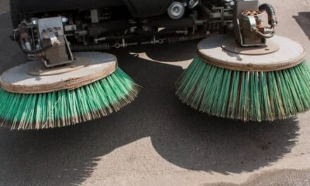 La limpieza en el sector industrial: prácticas recomendadas para la limpieza de maquinaria y equipos pesados.