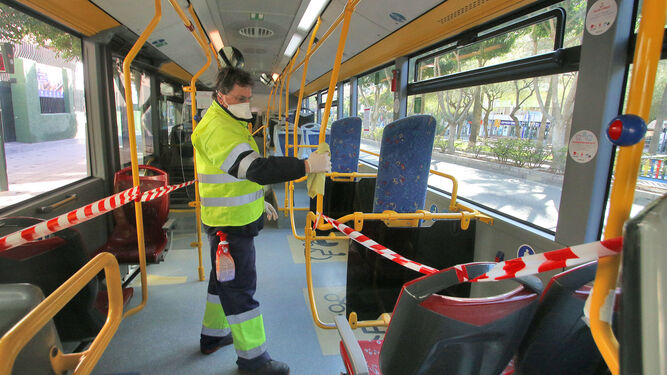 La importancia de saber cómo mantener una limpieza eficaz y sostenible en los vehículos y el transporte público.