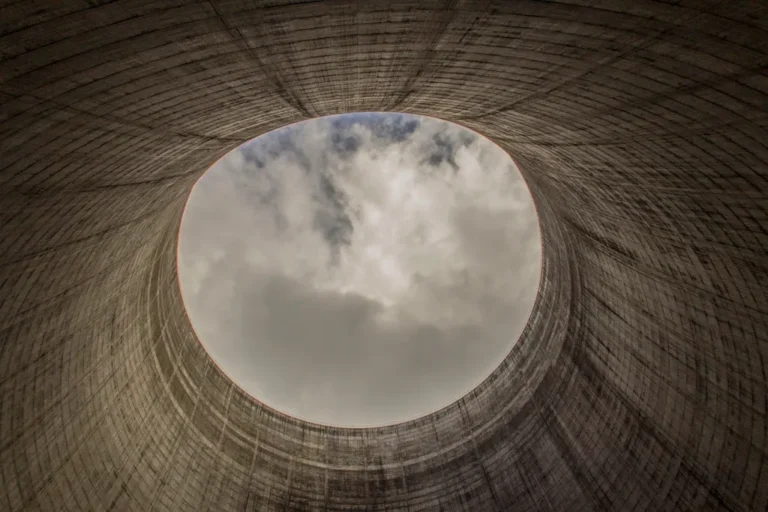Interior de una torre de refrigeración