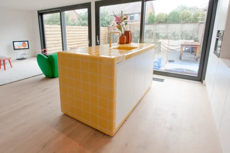 Cocina moderna con isla central