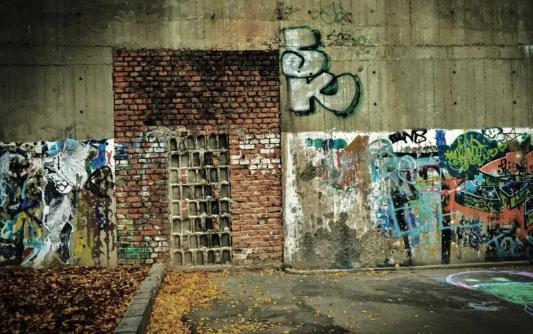 Pared con grafitis