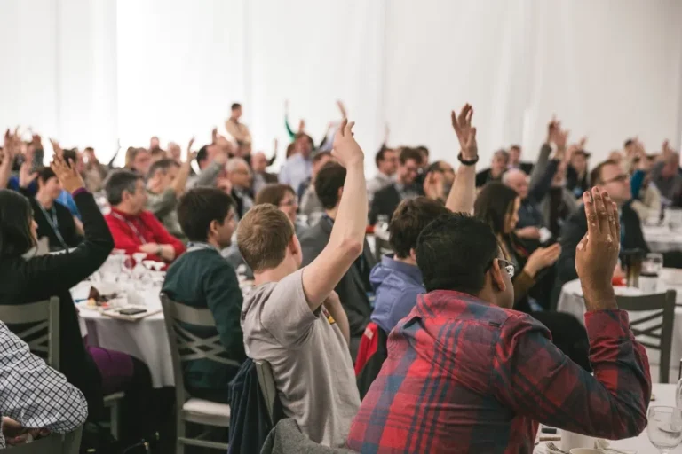 Asistentes a un evento profesional