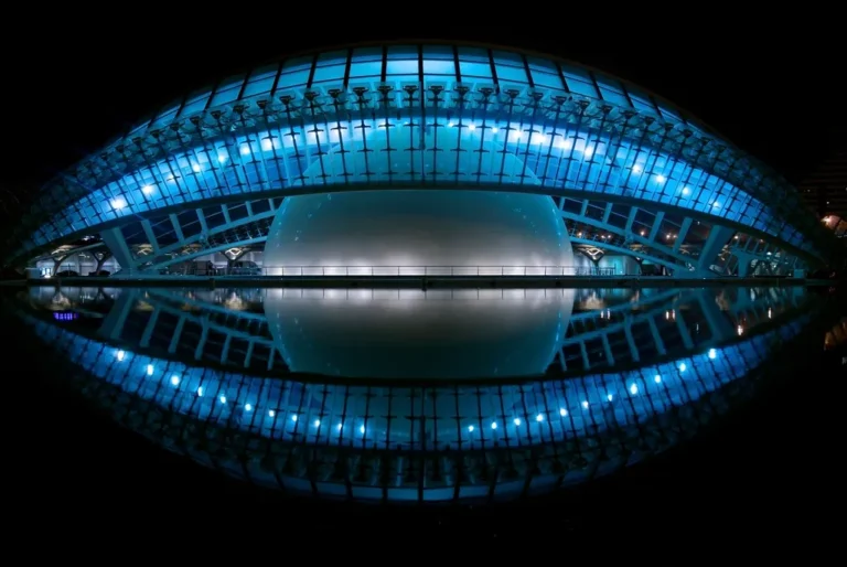 L'Hemisfèric, en la Ciudad de las Artes y las Ciencias de Valencia