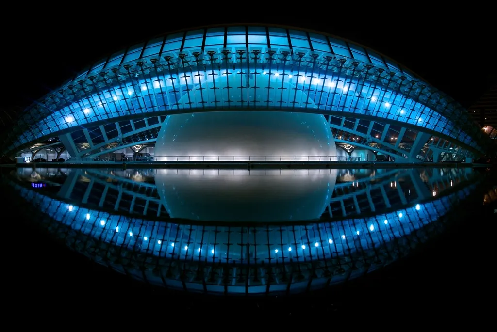 L'Hemisfèric, en la Ciudad de las Artes y las Ciencias de Valencia