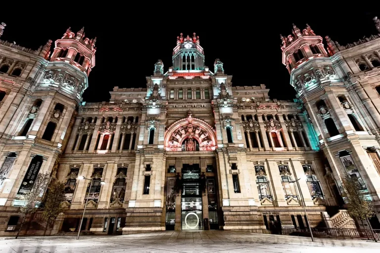 Palacio de Cibeles de Madrid de noche