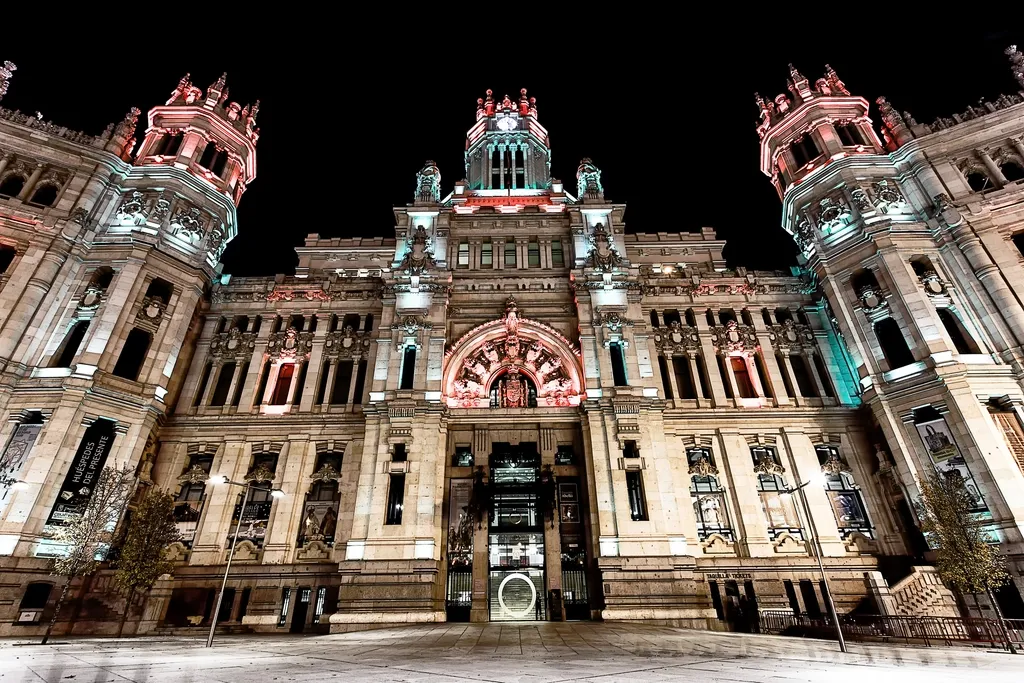 Palacio de Cibeles de Madrid de noche