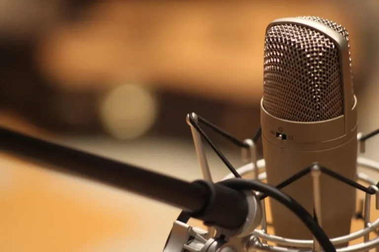 Micrófono de un estudio de grabación