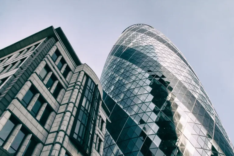 Edificios de oficinas en un distrito financiero