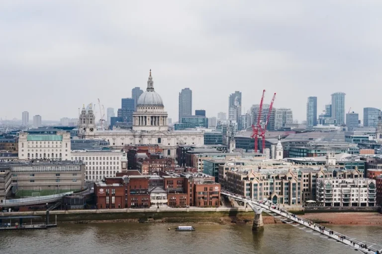 Vista de la City de Londres junto al Támesis