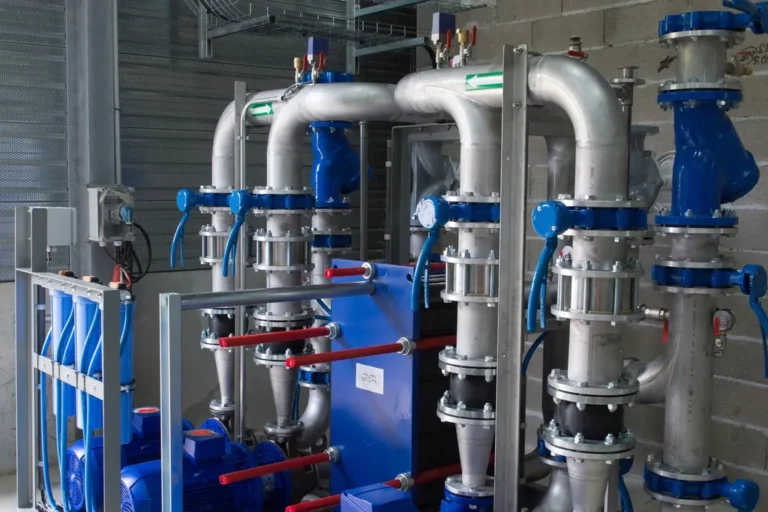 Tuberías de acero en una instalación industrial