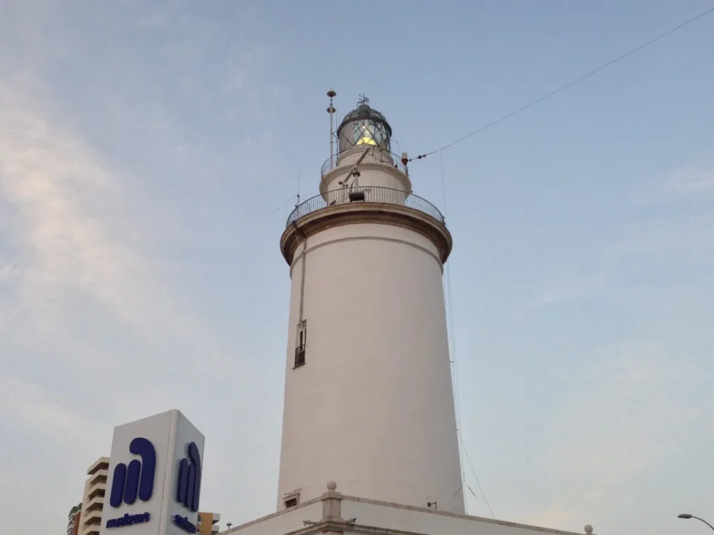 Faro de Málaga (La Farola)