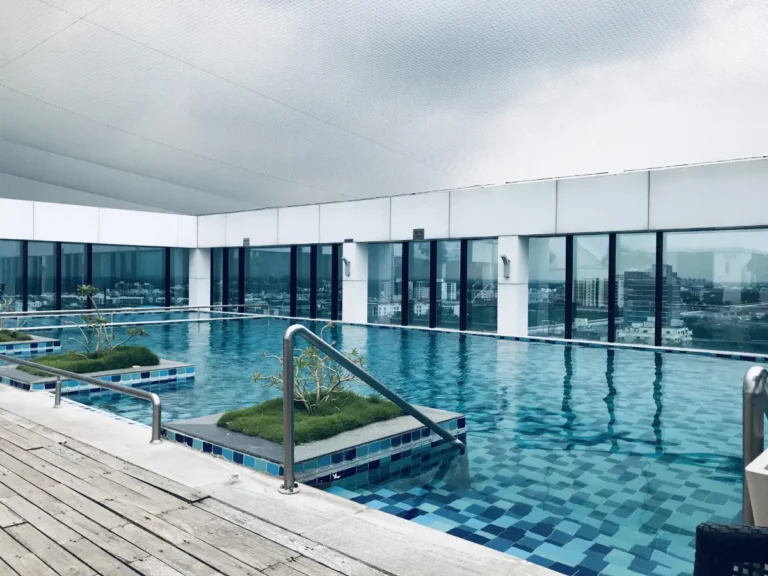 Piscina de un centro acuático