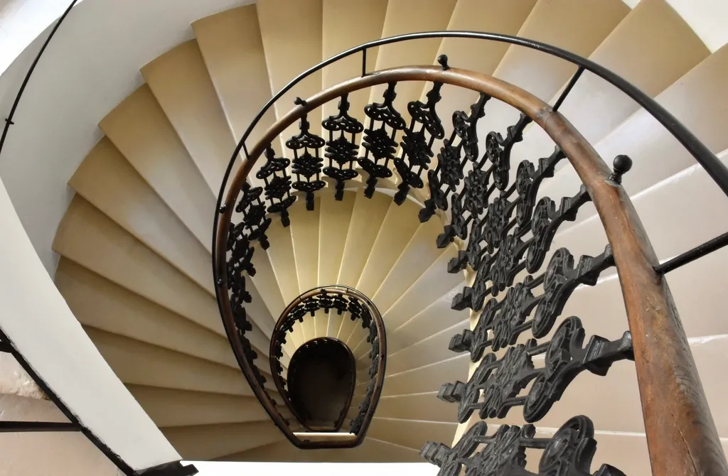 Escalera de caracol de un edificio