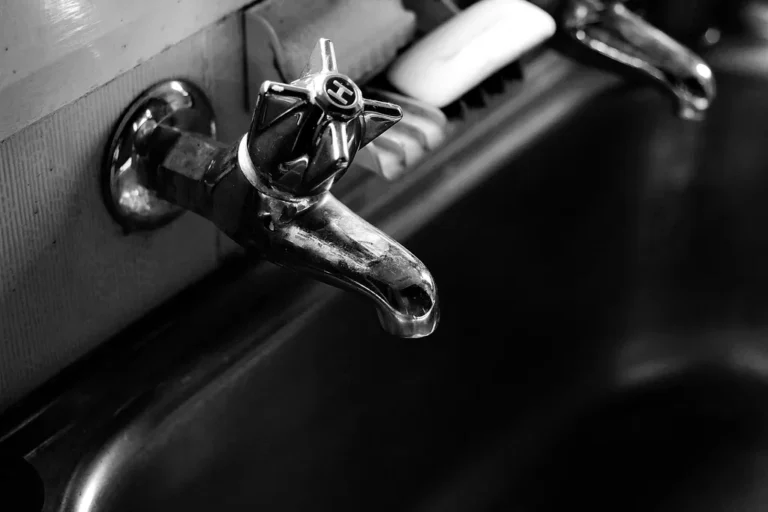 Grifo de agua en primer plano