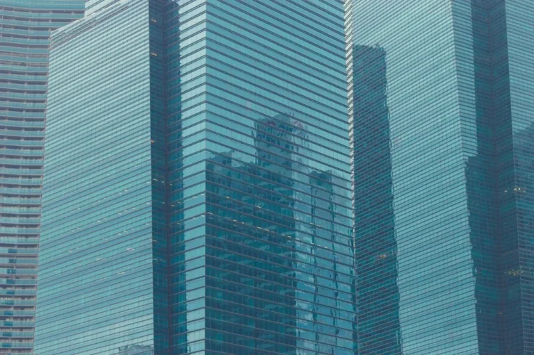 Fachada acristalada de un edificio