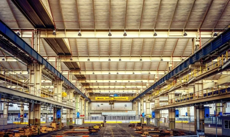 Interior de una nave industrial
