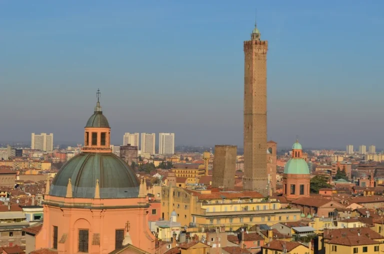 Vista de Bolonia con la torre de los Asinelli